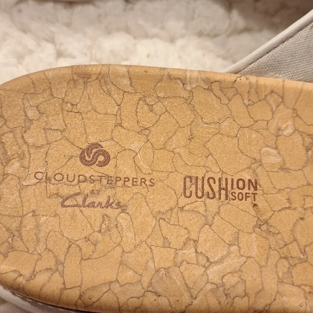 Womens Clark's cloudsteppwrs slip on sandals size 10M